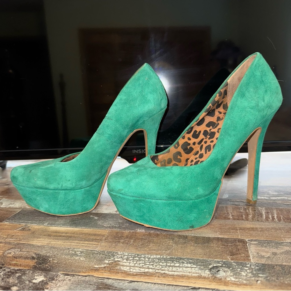 Jessica Simpson Green Suede Platform Heels